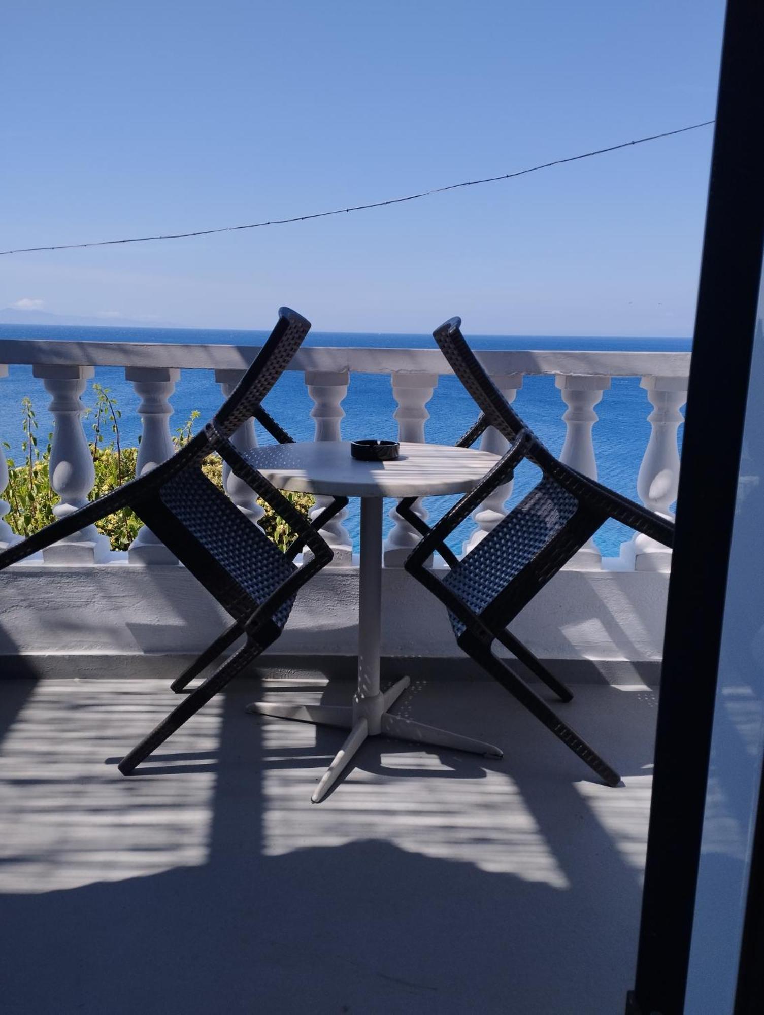 Aparthotel Marisini Sea View Batsi Pokoj fotografie
